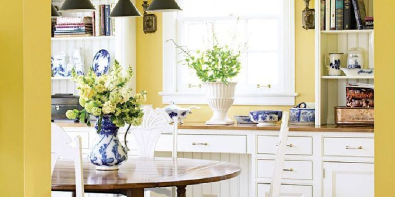 Yellow Is Back Avoid The Mistake Almost Everyone Makes Choosing A Cur Way To Use Yellow Is Go Bold Which Works Well If You Have Lots Of White And Some Black Like This Gorgeous Kitchen Below